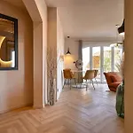 Du Charme Au Bord De L'eau