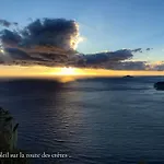 Du Charme Au Bord De L'eau