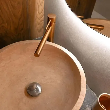 Du Charme Au Bord De L'eau