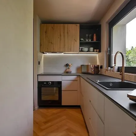 Du Charme Au Bord De L'eau